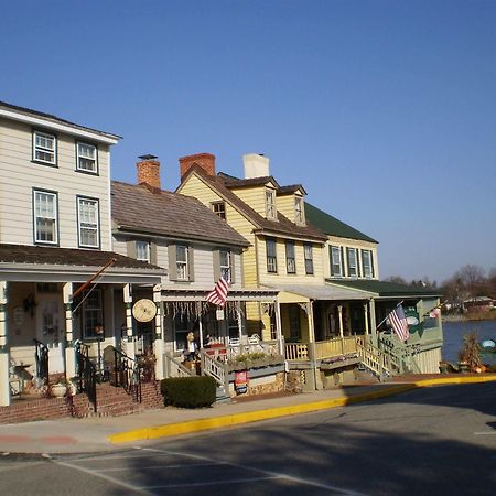 Inn At The Canal Bed & Breakfast Chesapeake City Exterior photo