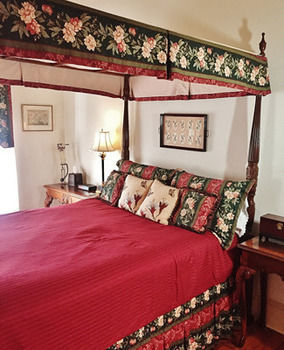 Inn At The Canal Bed & Breakfast Chesapeake City Exterior photo