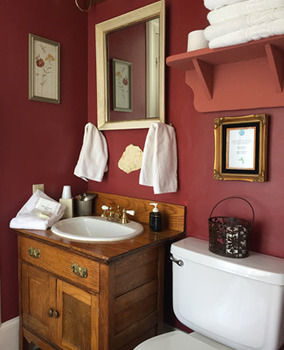 Inn At The Canal Bed & Breakfast Chesapeake City Exterior photo