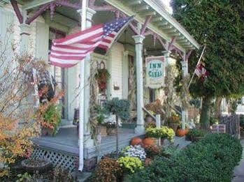 Inn At The Canal Bed & Breakfast Chesapeake City Exterior photo
