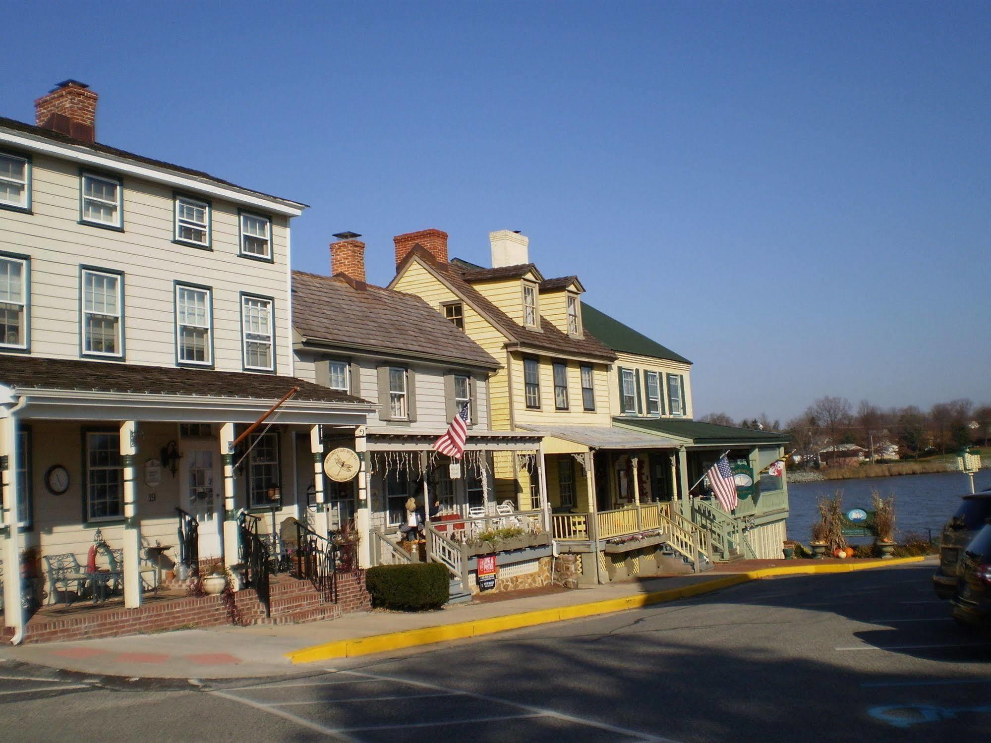 Inn At The Canal Bed & Breakfast Chesapeake City Exterior photo